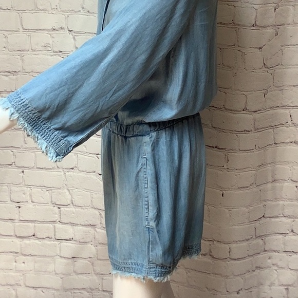 Chelsea & Violet Blue Chambray Denim Frayed Edge V Neck Shorts Romper Sz M - Picture 10 of 12